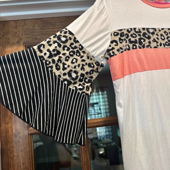 🔹Grace & Emma Colorblock Animal Print Bell Sleeve Top - Picture 4 of 5